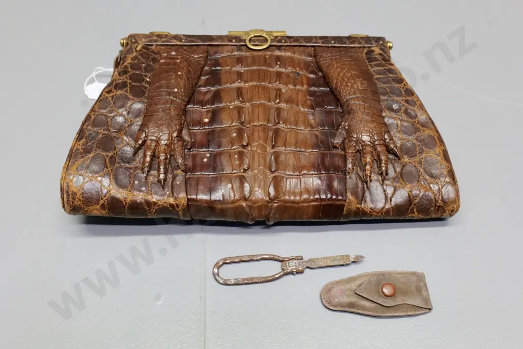 vintage crocodile handbag with suede lining, including folding nail file H-190 W-270 Image 1++