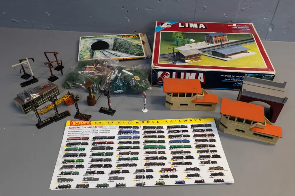 assorted model railway items - 2 cast alloy Hornby Dublo signal cabins, Lima station set, signals, diorama parts etc. Image 1++