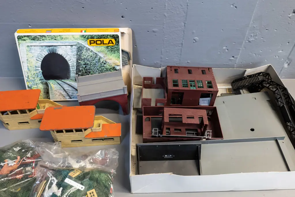 assorted model railway items - 2 cast alloy Hornby Dublo signal cabins, Lima station set, signals, diorama parts etc. Image 1++