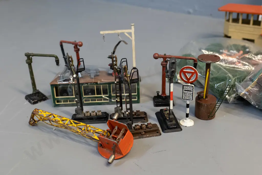 assorted model railway items - 2 cast alloy Hornby Dublo signal cabins, Lima station set, signals, diorama parts etc. Image 1++