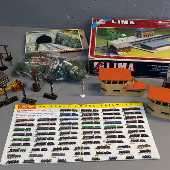 assorted model railway items - 2 cast alloy Hornby Dublo signal cabins, Lima station set, signals, diorama parts etc.