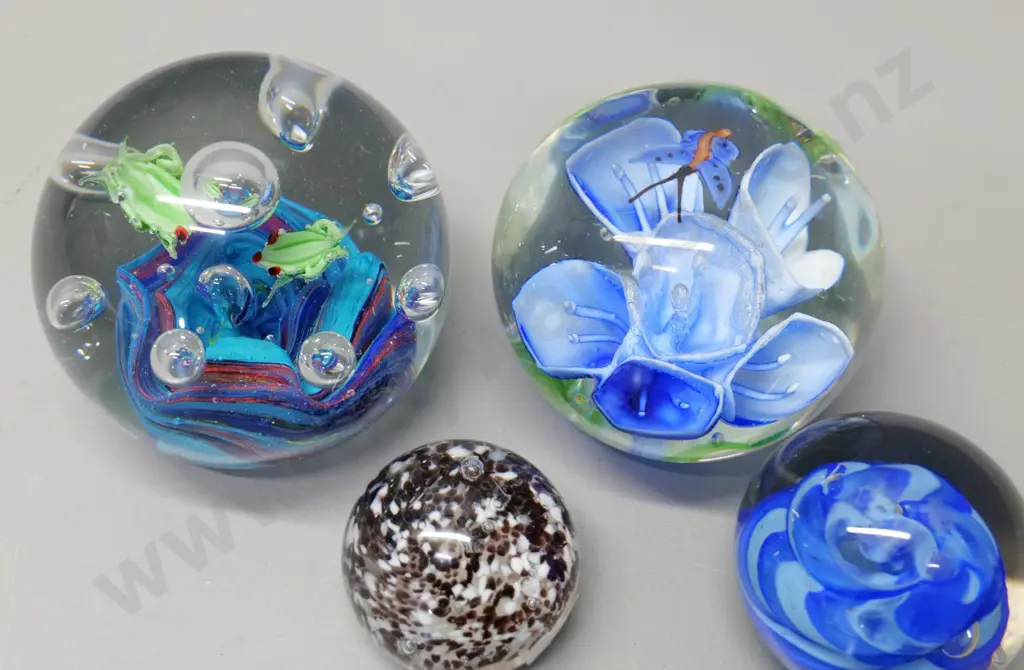 4 art glass paperweights - largest is H-90 D-90 Image 1++