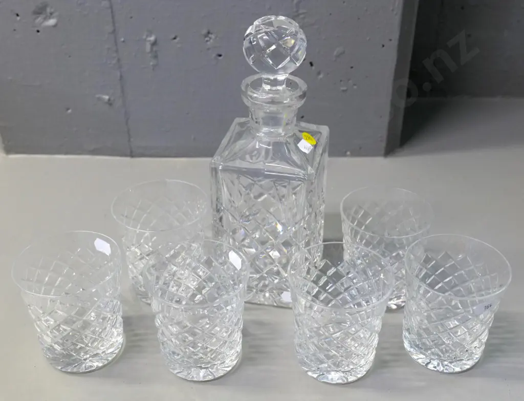 crystal whisky decanter H-250 and 6 tumblers Image 1++
