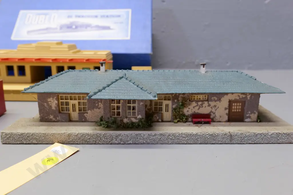 OO/HO gauge model railway items - 2 boxed Hornby Dublo stations, one cast metal, and a German station, some damage Image 1++