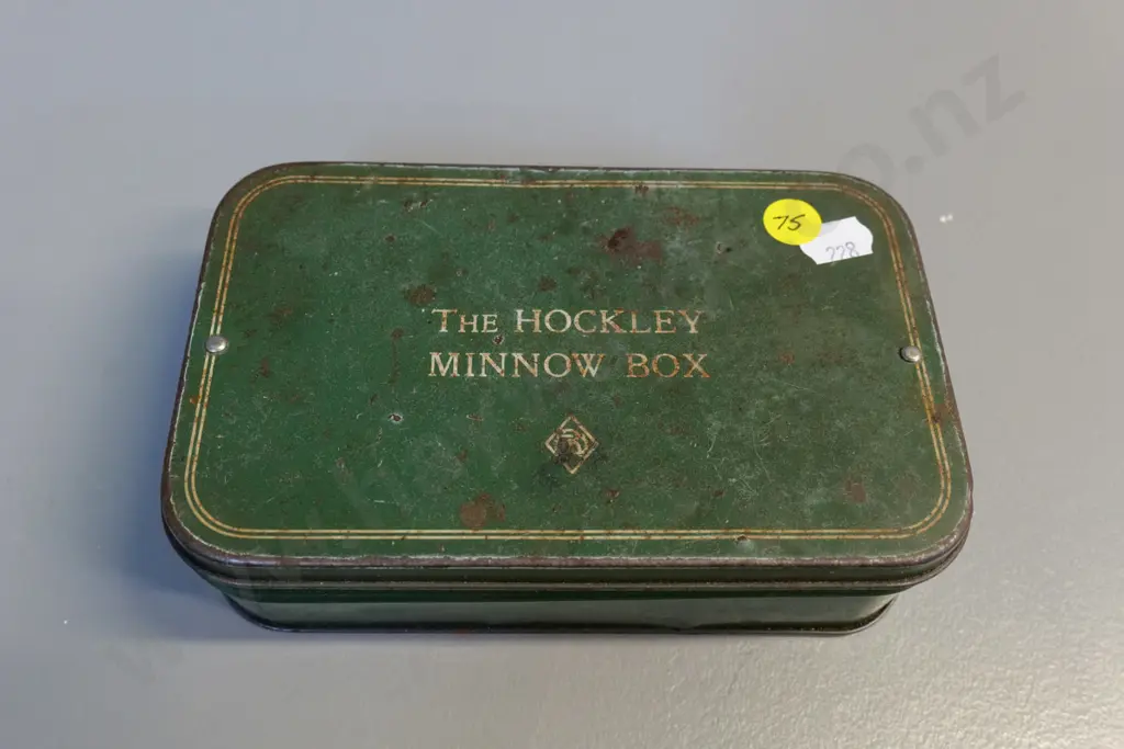 vintage Hockley minnow box with large assortment of lures Image 1++
