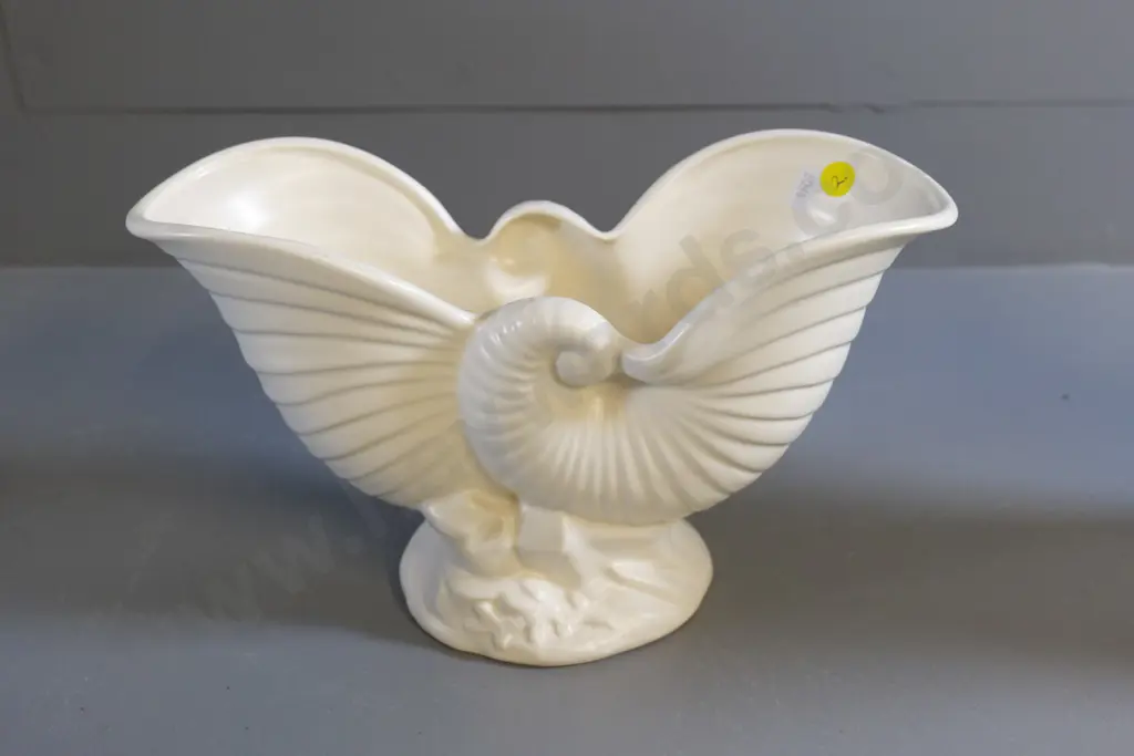 Crown Lynn double shell vase - stamped 550 H-180 W-290 Image 1++