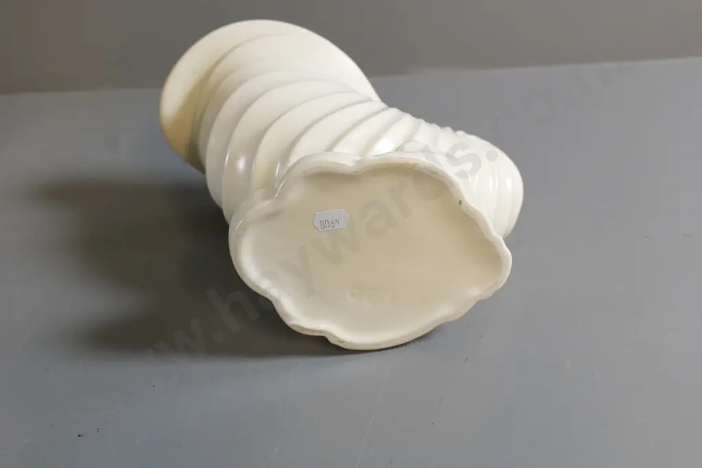 Beswick nautilus vase - stamped 1186, some crazing H-200 W-240 Image 1++