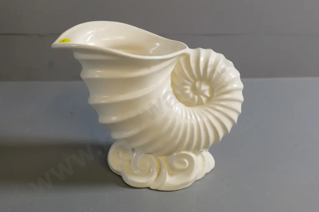 Beswick nautilus vase - stamped 1186, some crazing H-200 W-240 Image 1++