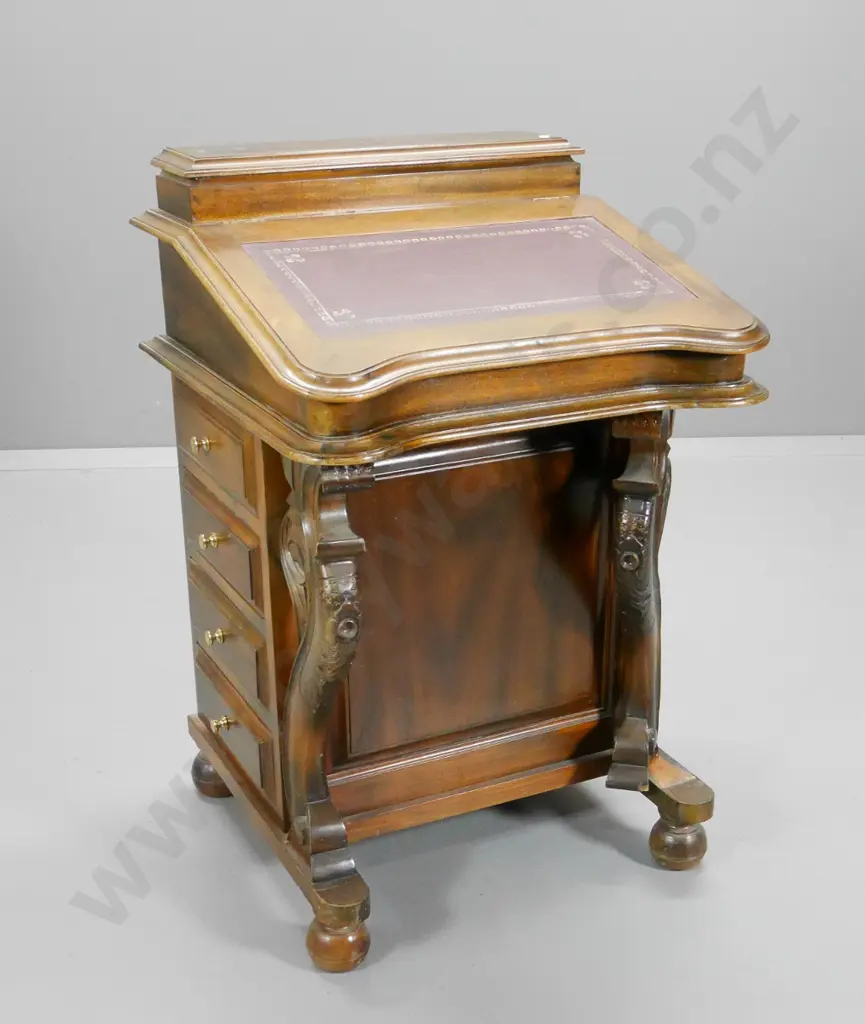 Victorian mahogany davenport with 4 drawers, fitted interior and gold embossed leather top H-870 W-570 D-560 Image 1++