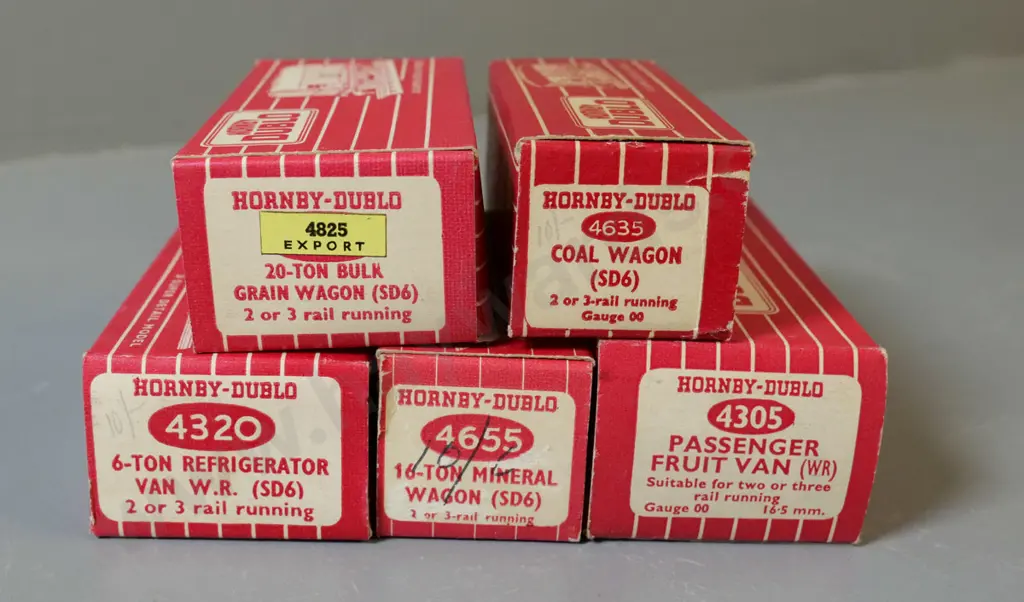 Hornby Dublo OO gauge model railway items - 5 freight wagons - grain wagon, refrigerator, mineral, coal etc. Image 1++