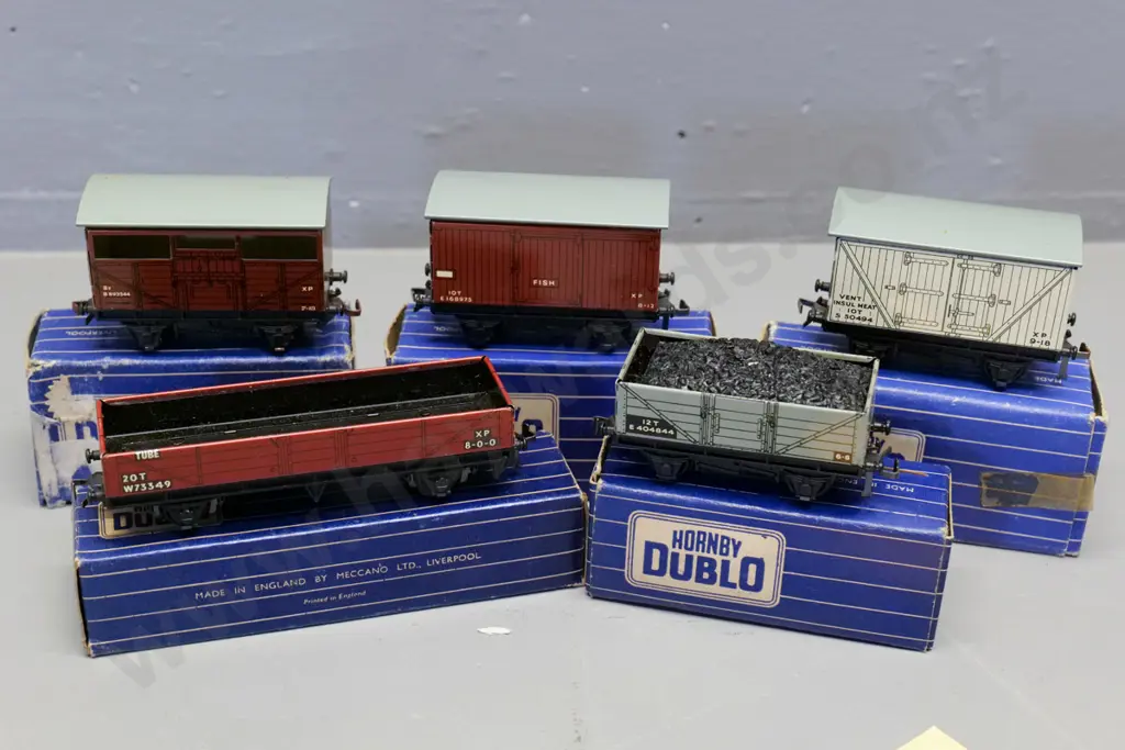 Hornby Dublo OO gauge model railway items - 5 all-metal freight wagons - cattle truck, meat van, fish, etc. Image 1++