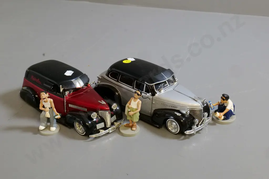 2 1:24 Jada die-cast model cars - Chevy Master Deluxe and Chevy delivery van, plus 3 figurines Image 1++