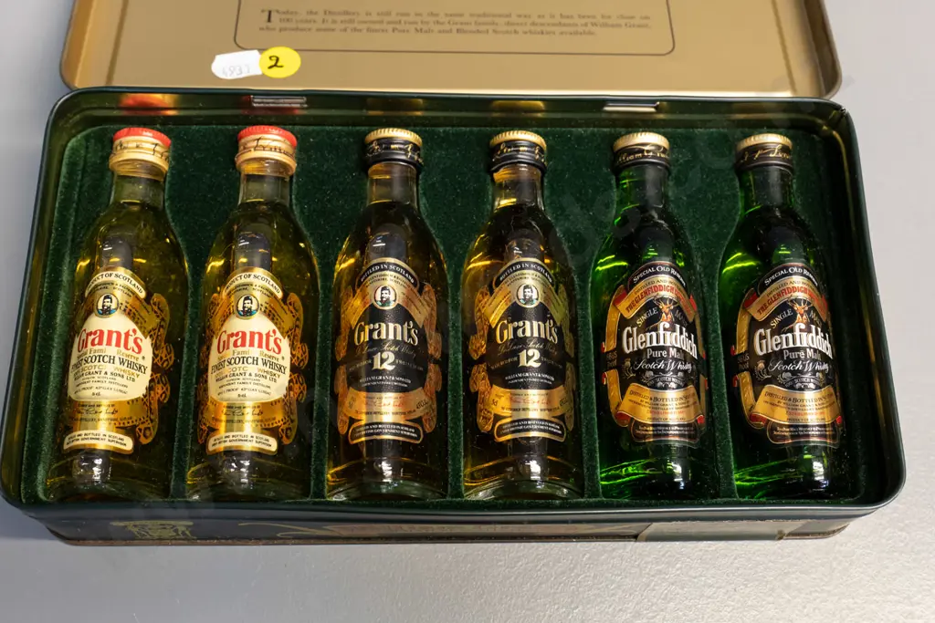 William Grant Scotch whisky - set of 6 miniatures in presentation tin Image 1++
