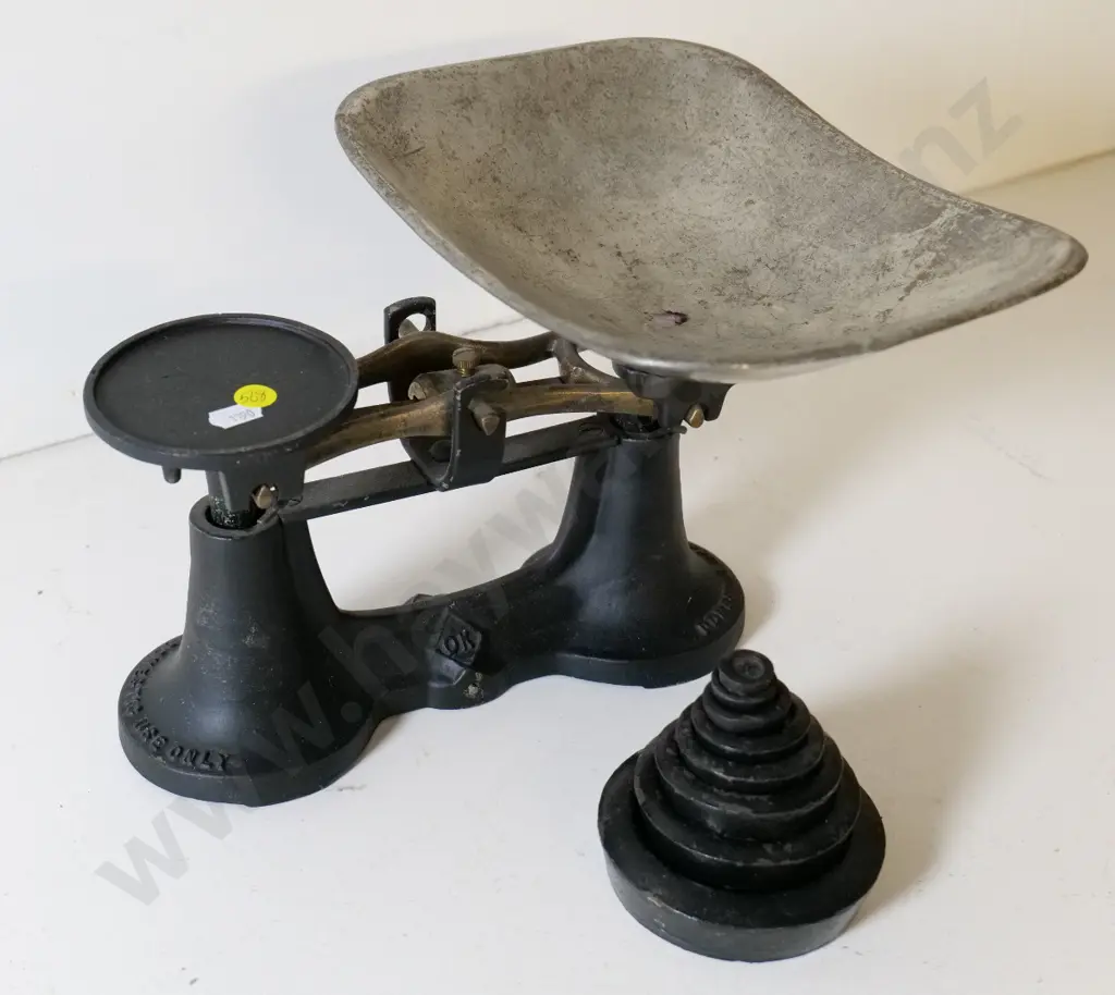 vintage balance scales 'OK' brand and graduated set of weights H-200 W-310 Image 1++