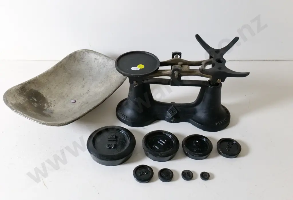 vintage balance scales 'OK' brand and graduated set of weights H-200 W-310 Image 1++