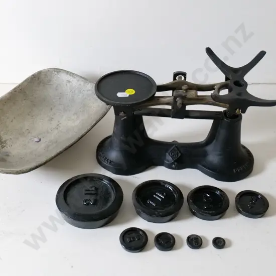 vintage balance scales 'OK' brand and graduated set of weights H-200 W-310