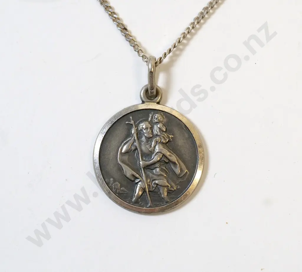 silver medalion chain stamped 925 Image 1++