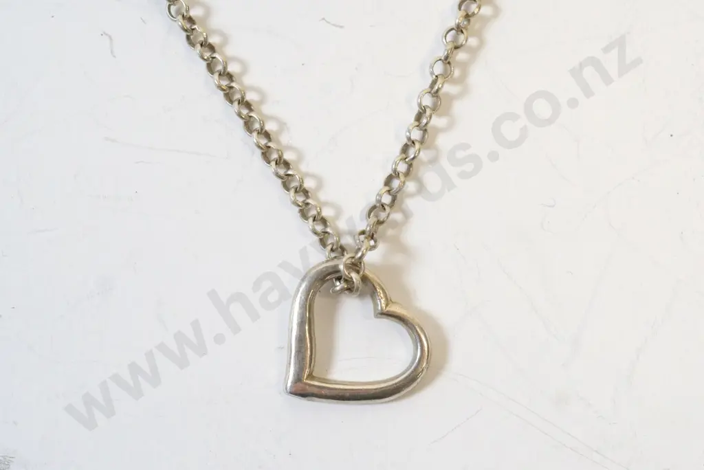 silver heart shaped necklace stamped 925 Image 1++