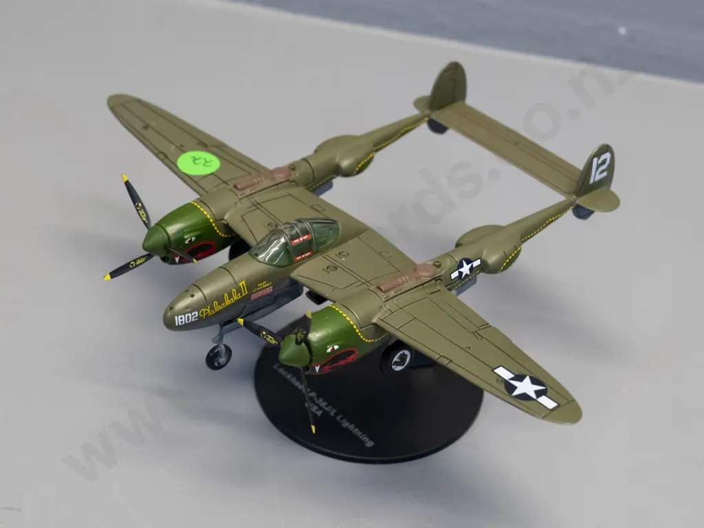 Corgi 1:72 die-cast USAF P-39J Lightning fighter with plastic stand Image 1++