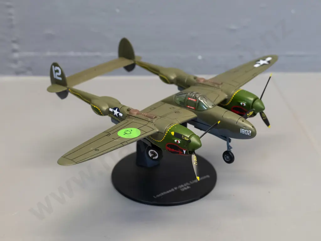 Corgi 1:72 die-cast USAF P-39J Lightning fighter with plastic stand Image 1++