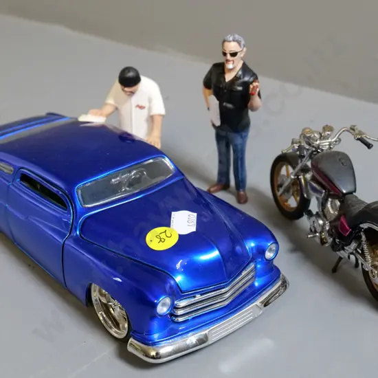 die-cast model car - 1:24 Jada Mercury low-rider plus a motorbike and 2 figurines