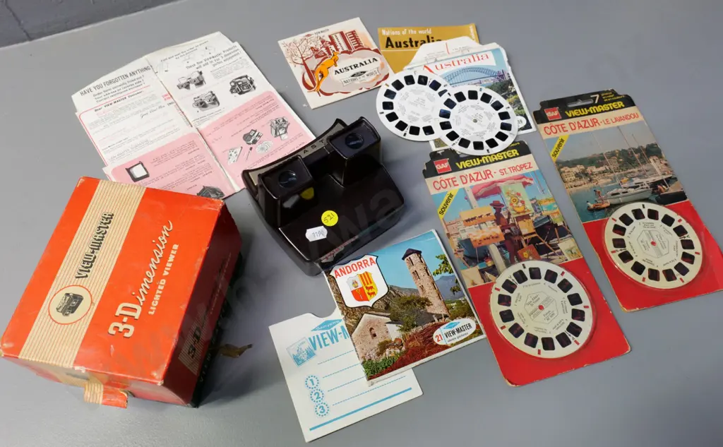 Viewmaster lighted viewer Model F w/original box & several travel souvenir reels. Requires batteries, untested, box worn Image 1++