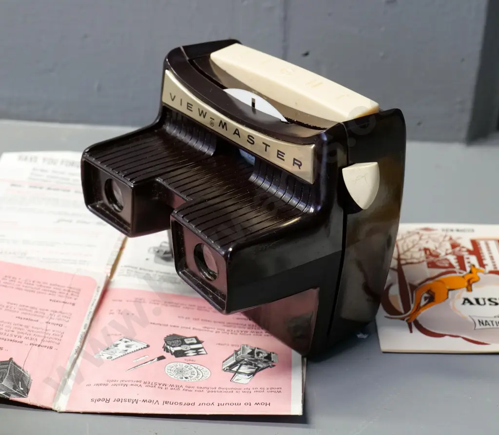 Viewmaster lighted viewer Model F w/original box & several travel souvenir reels. Requires batteries, untested, box worn Image 1++