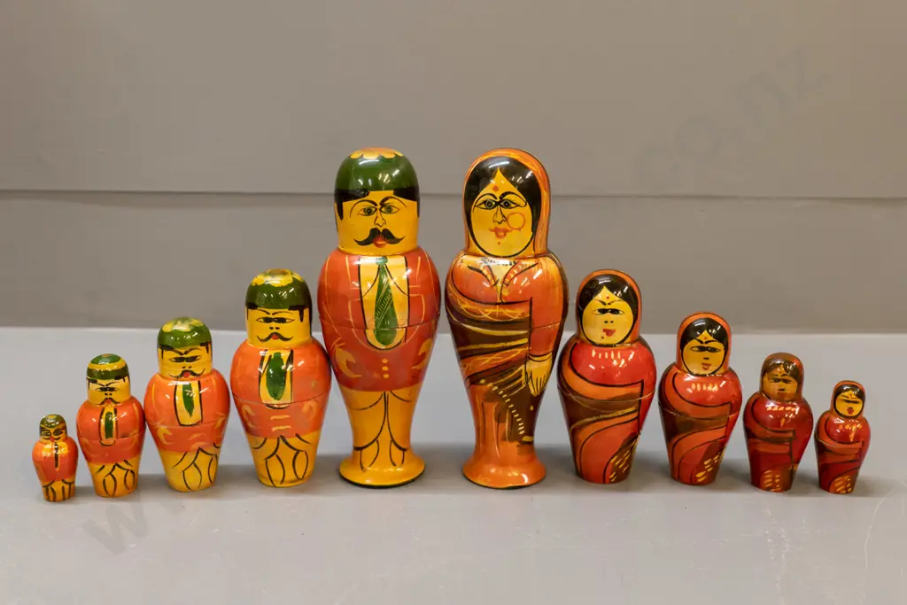 2 sets of 5 urn-shaped Russian nesting dolls - tallest are H-170 Image 1++