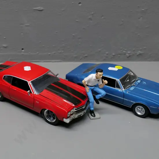2 die-cast model cars - 1:24 Welly Pontiac Firebird, 1:24 Jada Chevy Chevelle