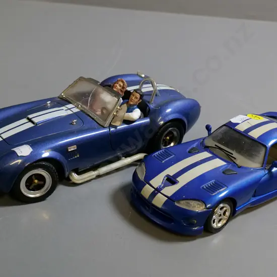 2 die-cast model cars - 1:24 Bburago Dodge Viper and 1:18 Road Tough Shelby Cobra with 2 figurines