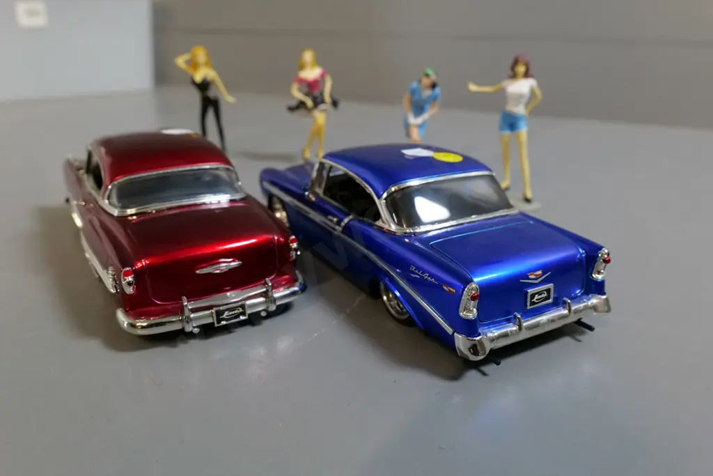 2 Jada die-cast model cars - 1:24 Chevy Belair and 1:24 Chevy Belair plus 4 figures Image 1++
