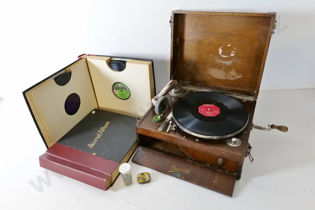 vintage Dulcetto portable wind-up gramophone and 2 albums of 78s plus needles - going condition, case needs attention Image 1++