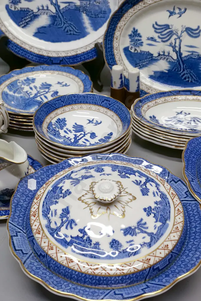 large collection of Real Old Willow table & tea ware, some Booths, Some Doulton/Booths, 6 place plus extras Image 1++