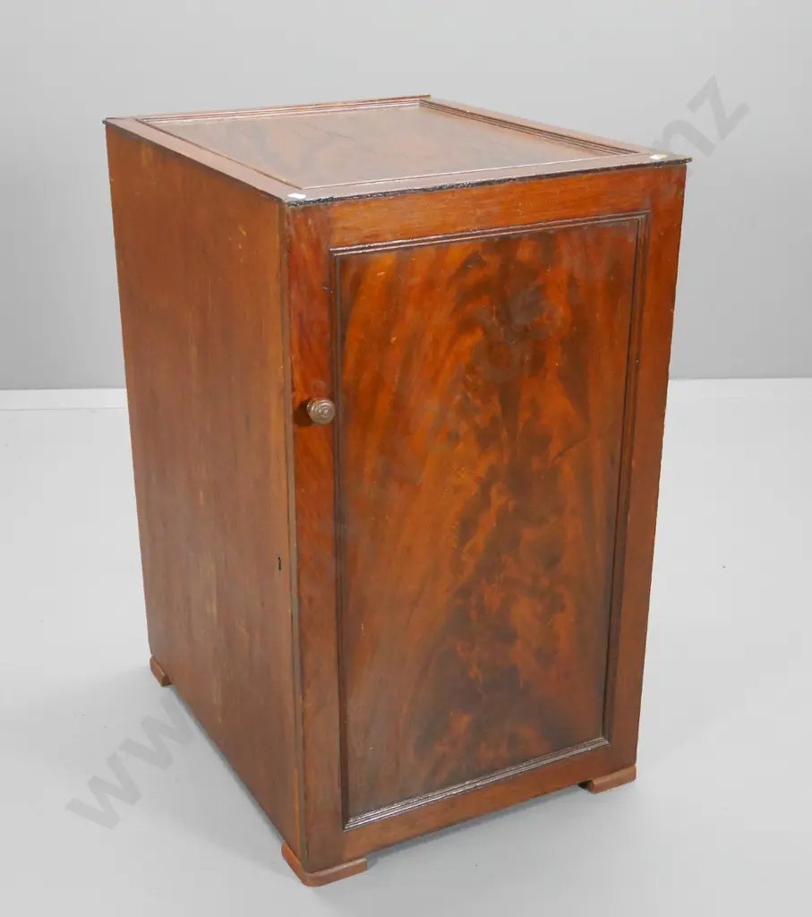 flame mahogany single door cabinet H-860 W-520 D-630 (some damage to top) Image 1++