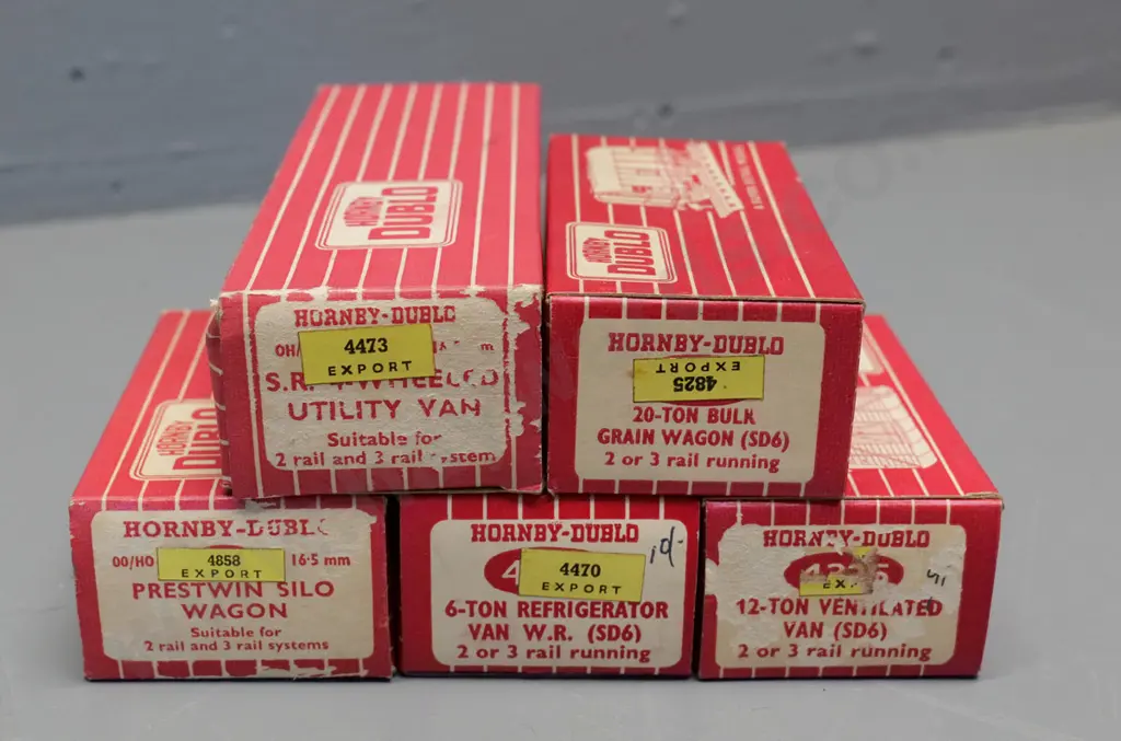 Hornby Dublo OO gauge model railway items - 5 freight wagons - grain van, refrigerator, etc. Image 1++