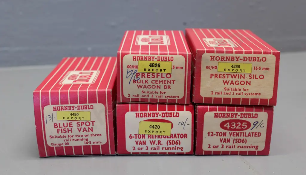 Hornby Dublo OO gauge model railway items - 5 freight wagons - cement wagon, fish van, etc. Image 1++