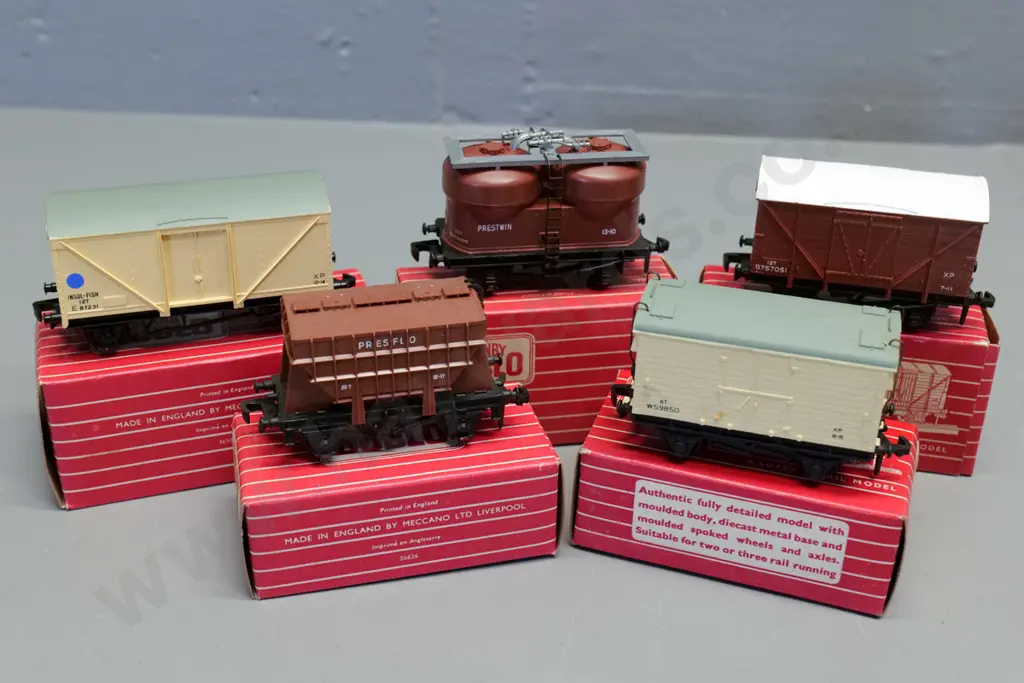 Hornby Dublo OO gauge model railway items - 5 freight wagons - cement wagon, fish van, etc. Image 1++