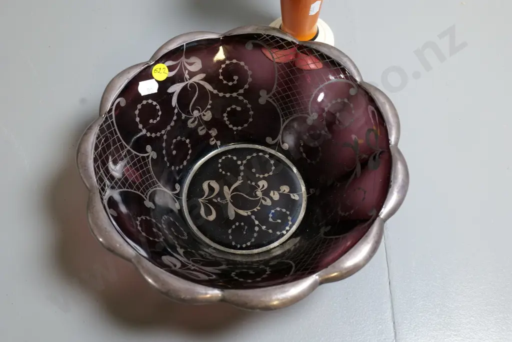reproduction Clarice Cliff vase H-160 and a silver overly amethyst scalloped-rim glass bowl Diameter 250 Image 1++