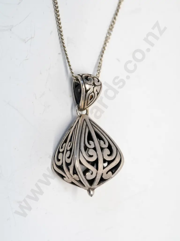 silver necklace stamped 925 Image 1++