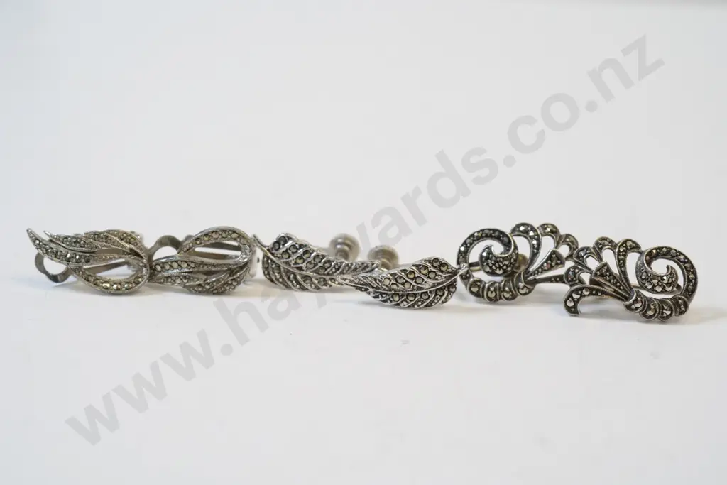 3 diamante brooches & 3 pairs of diamante earrings Image 1++