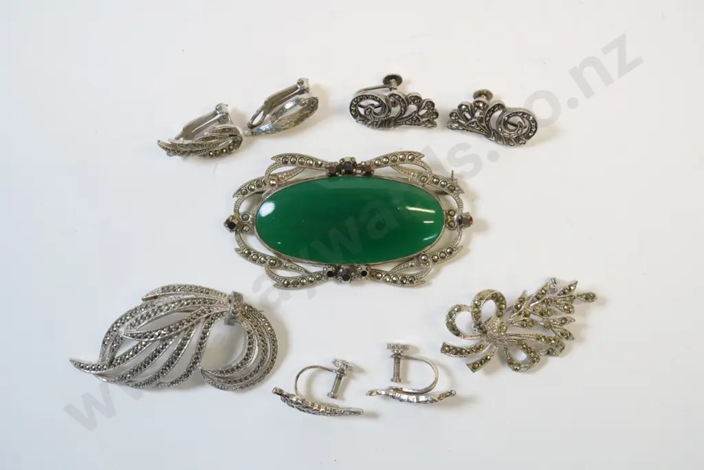 3 diamante brooches & 3 pairs of diamante earrings Image 1++