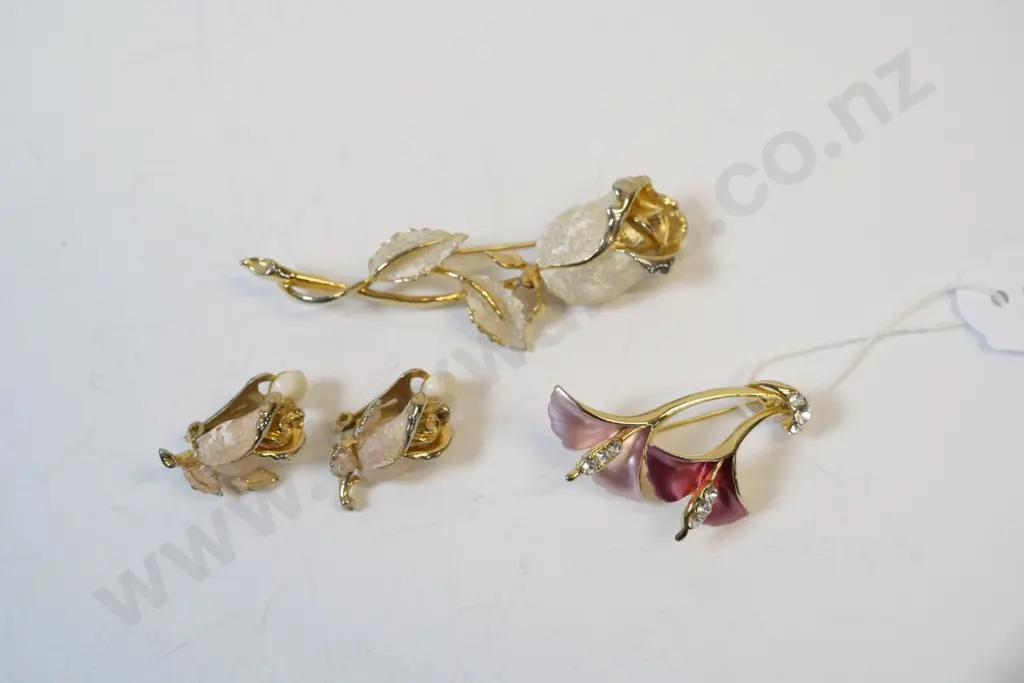 costume flower brooch & matching earring & costume flower brooch Image 1++