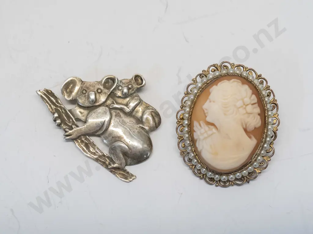koala bear brooch stamped stgsil & cameo brooch no marks Image 1++