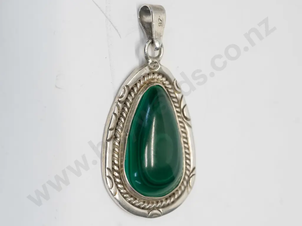 silver green stone necklace stamped 925 no chain Image 1++
