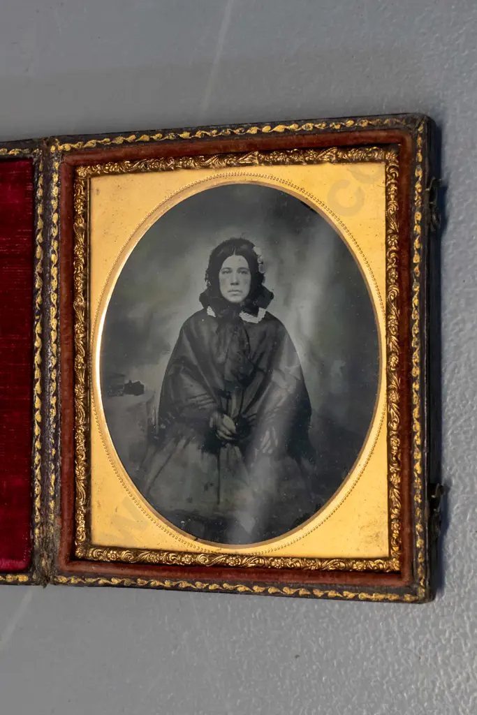 antique small ambrotype photograph in embossed velvet lined case - case is H-95 W-80 Image 1++