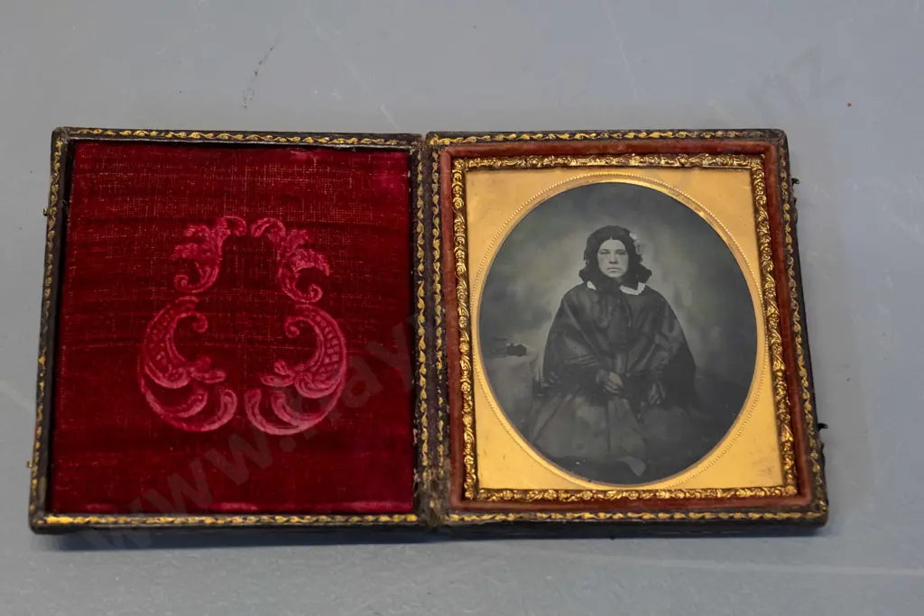 antique small ambrotype photograph in embossed velvet lined case - case is H-95 W-80 Image 1++