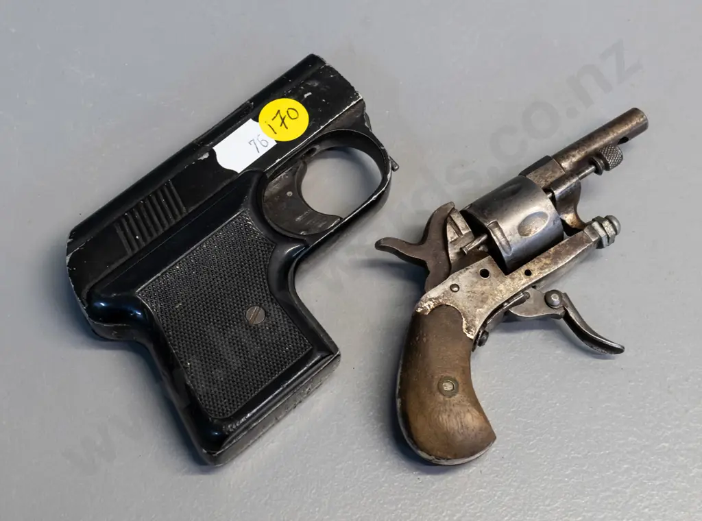"Jelly" starter's pistol (corrosion, working condition unknown) and a miniature revolver (non working, barrel plugged) Image 1++