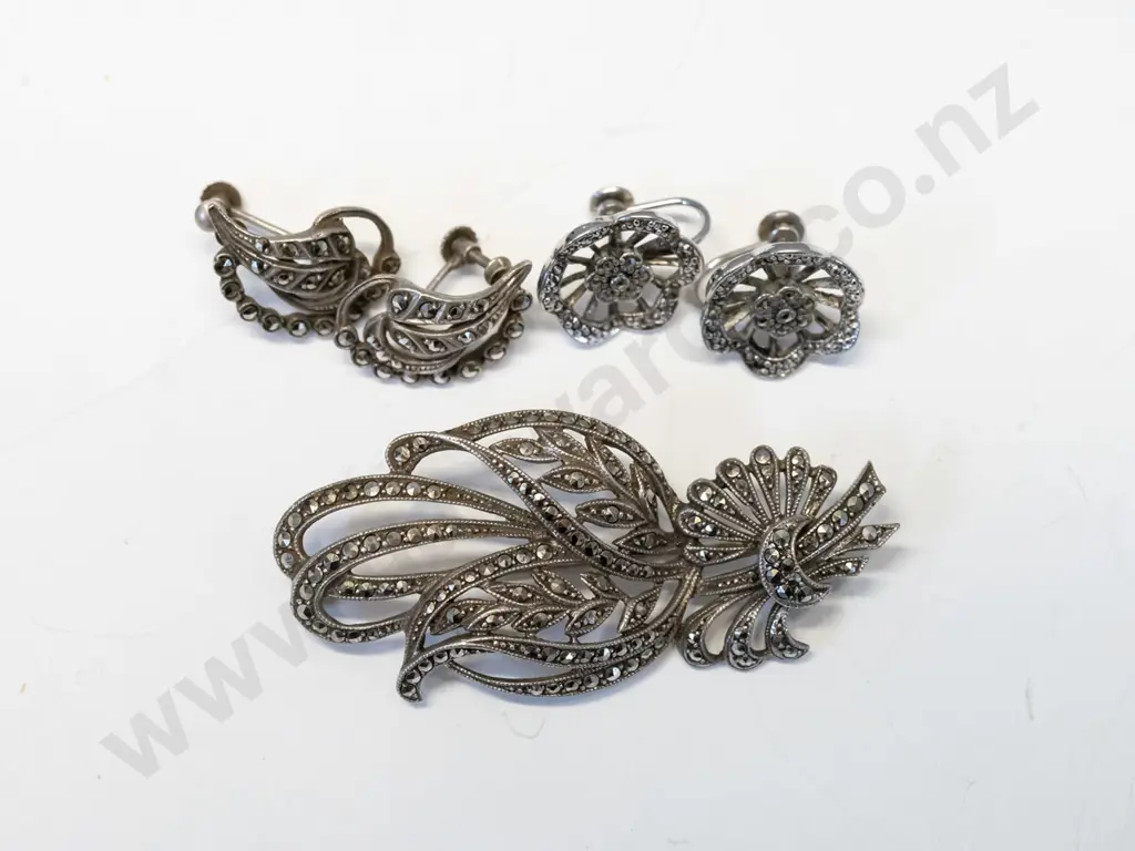 marcasite brooch & 2 pairs marcasite earrings [screw on] Image 1++