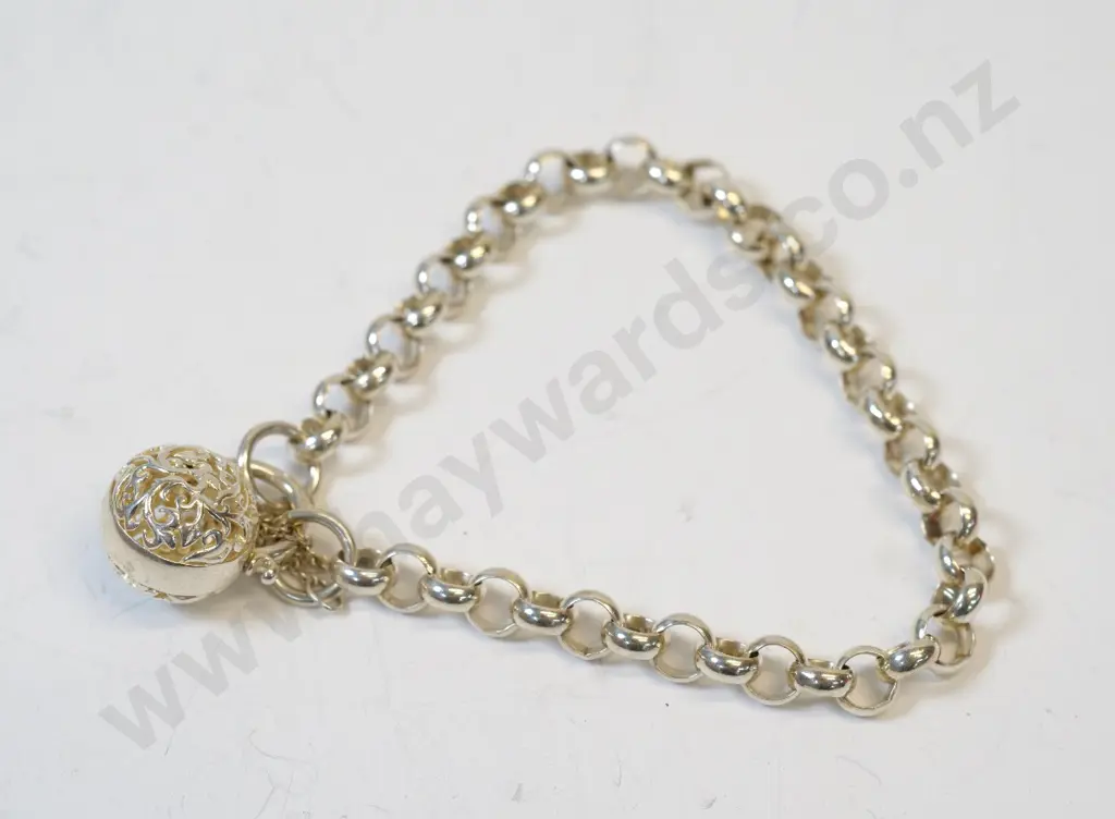 silver link braclet with safety chain stamped 925 Image 1++
