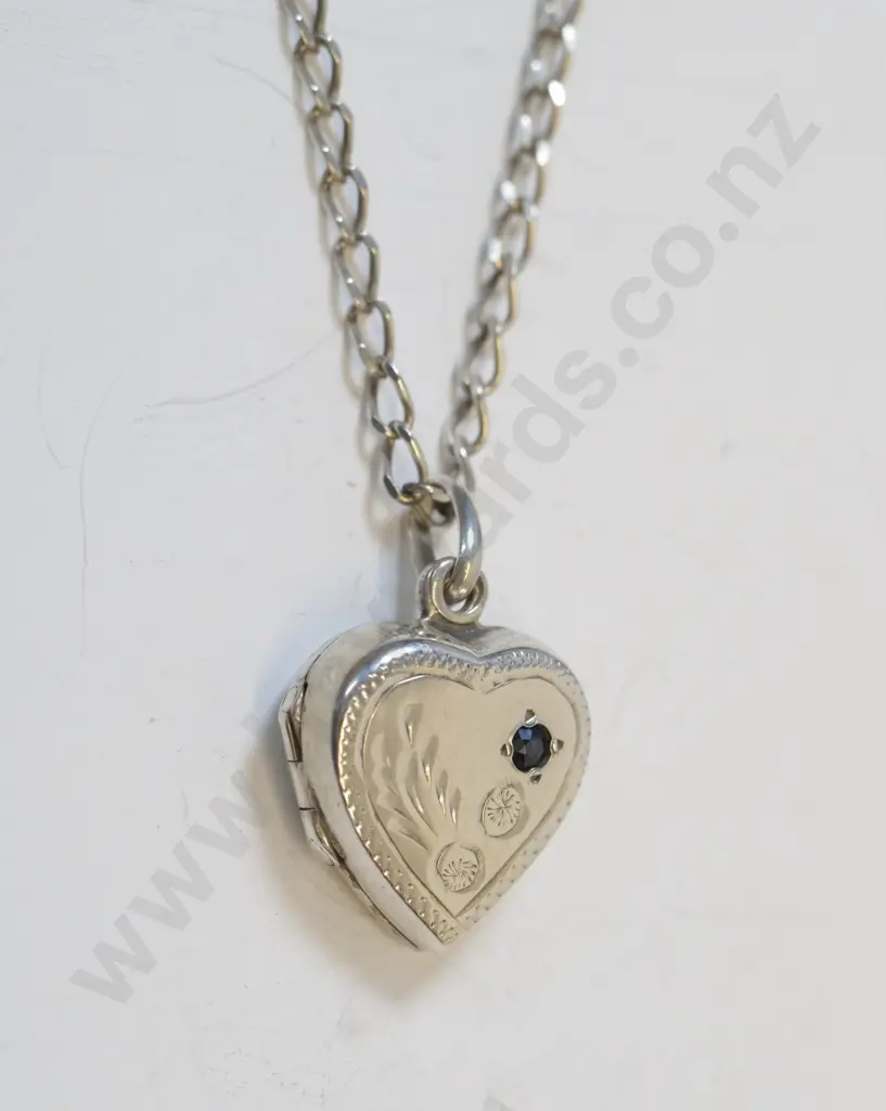 silver locket with sapphhire chain stamped 925 Image 1++